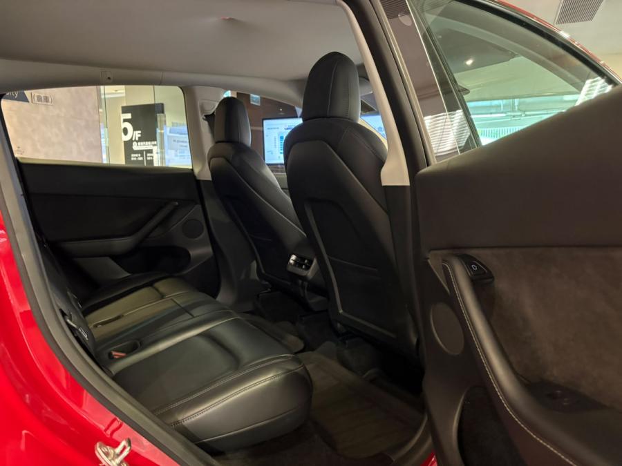 Model Y Standard Range - Image 4